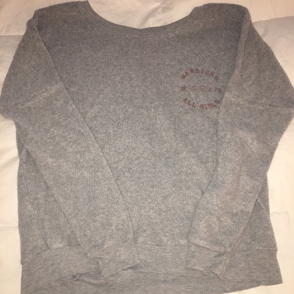 gray sweatshirt